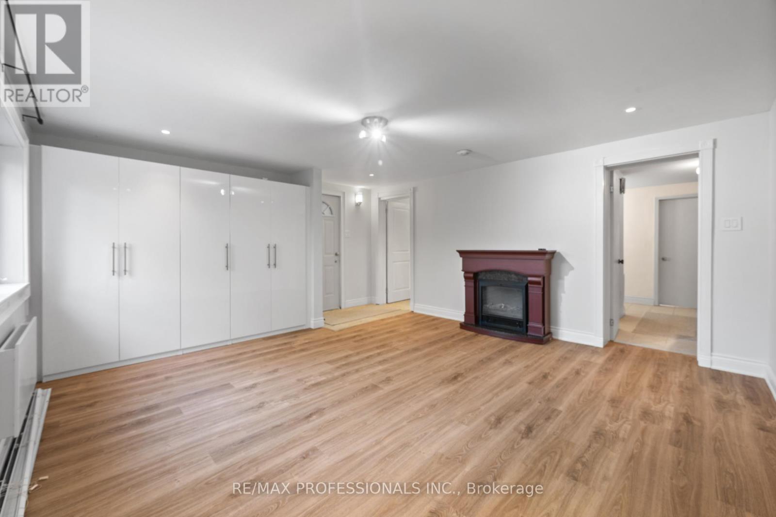 Lower - 172 Humbercrest Boulevard, Toronto (Runnymede-Bloor West Village), Ontario  M6S 4L3 - Photo 6 - W12608264