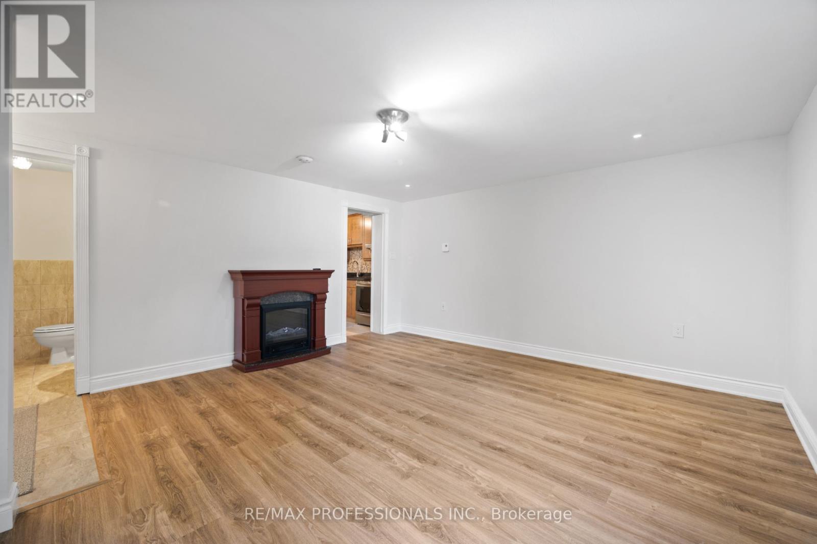 Lower - 172 Humbercrest Boulevard, Toronto (Runnymede-Bloor West Village), Ontario  M6S 4L3 - Photo 7 - W12608264