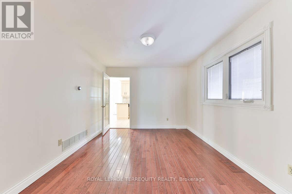 5275 Thornwood Drive, Mississauga, Ontario L4Z 3J3 - Photo 10 - W12608276