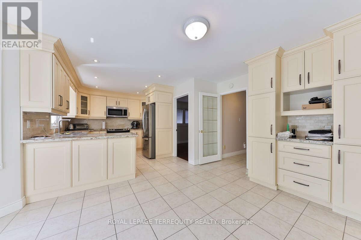 5275 Thornwood Drive, Mississauga, Ontario L4Z 3J3 - Photo 12 - W12608276