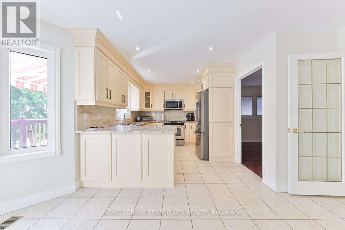 5275 Thornwood Drive, Mississauga, Ontario L4Z 3J3 - Photo 14 - W12608276