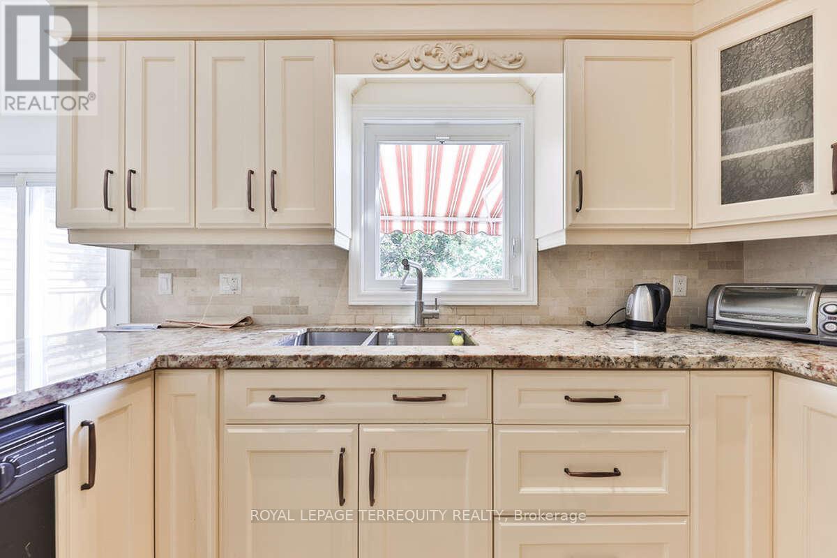 5275 Thornwood Drive, Mississauga, Ontario L4Z 3J3 - Photo 15 - W12608276