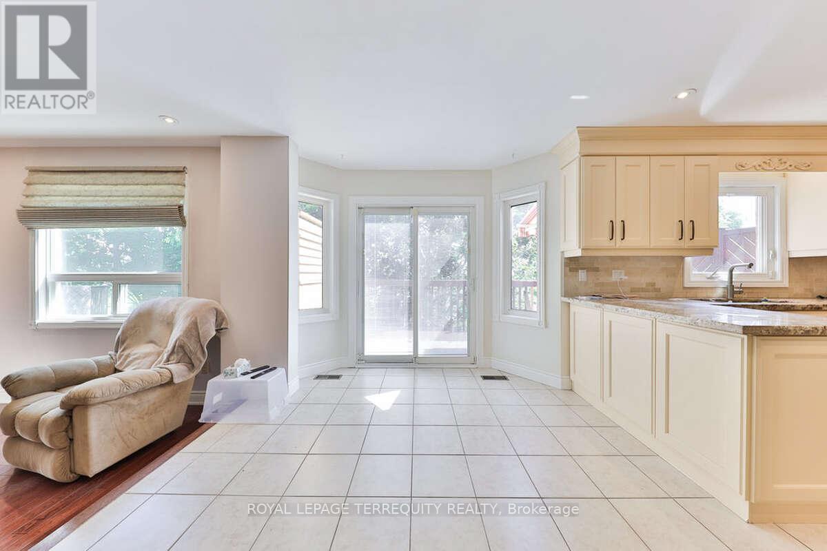 5275 Thornwood Drive, Mississauga, Ontario L4Z 3J3 - Photo 16 - W12608276