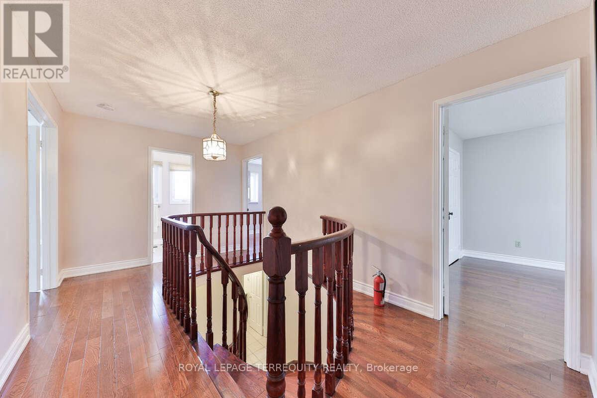 5275 Thornwood Drive, Mississauga, Ontario L4Z 3J3 - Photo 25 - W12608276