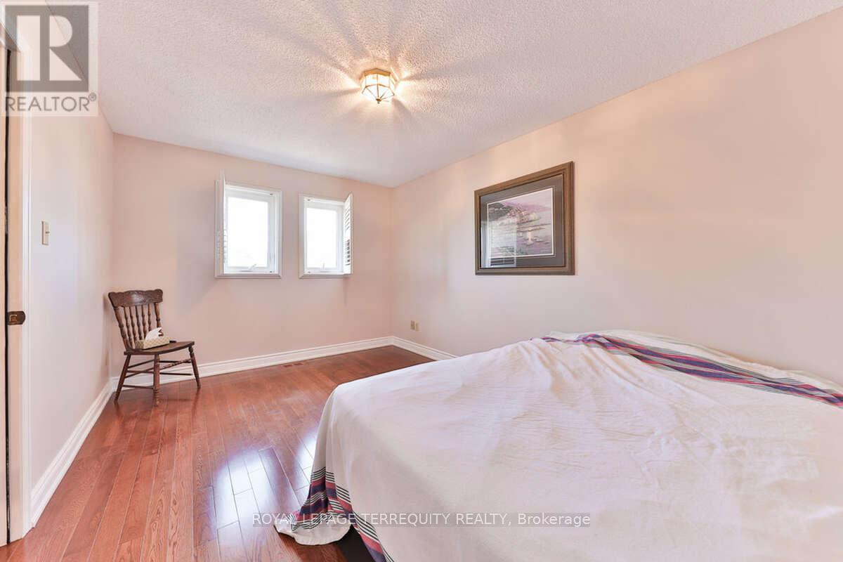 5275 Thornwood Drive, Mississauga, Ontario L4Z 3J3 - Photo 33 - W12608276