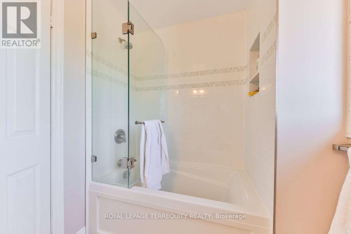 5275 Thornwood Drive, Mississauga, Ontario L4Z 3J3 - Photo 34 - W12608276