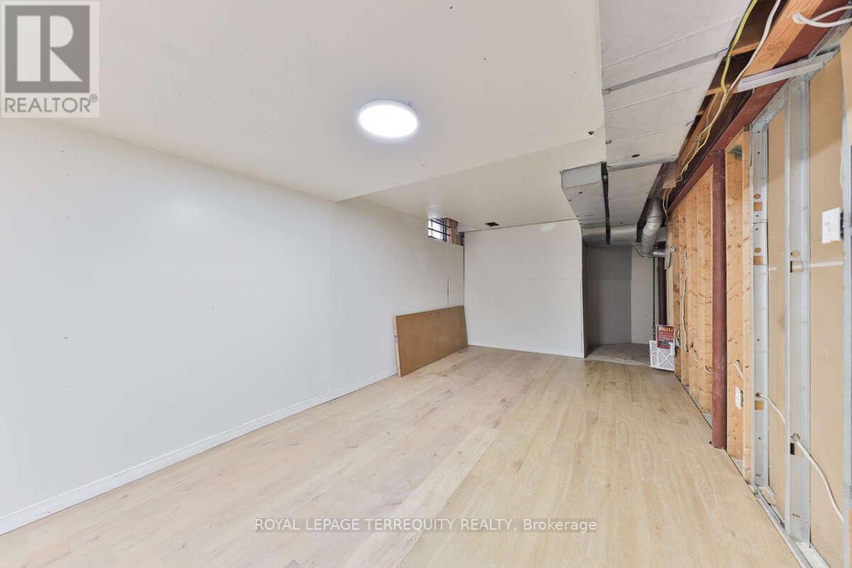 5275 Thornwood Drive, Mississauga, Ontario L4Z 3J3 - Photo 37 - W12608276