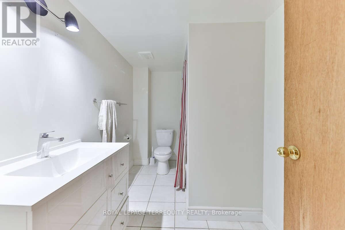 5275 Thornwood Drive, Mississauga, Ontario L4Z 3J3 - Photo 38 - W12608276