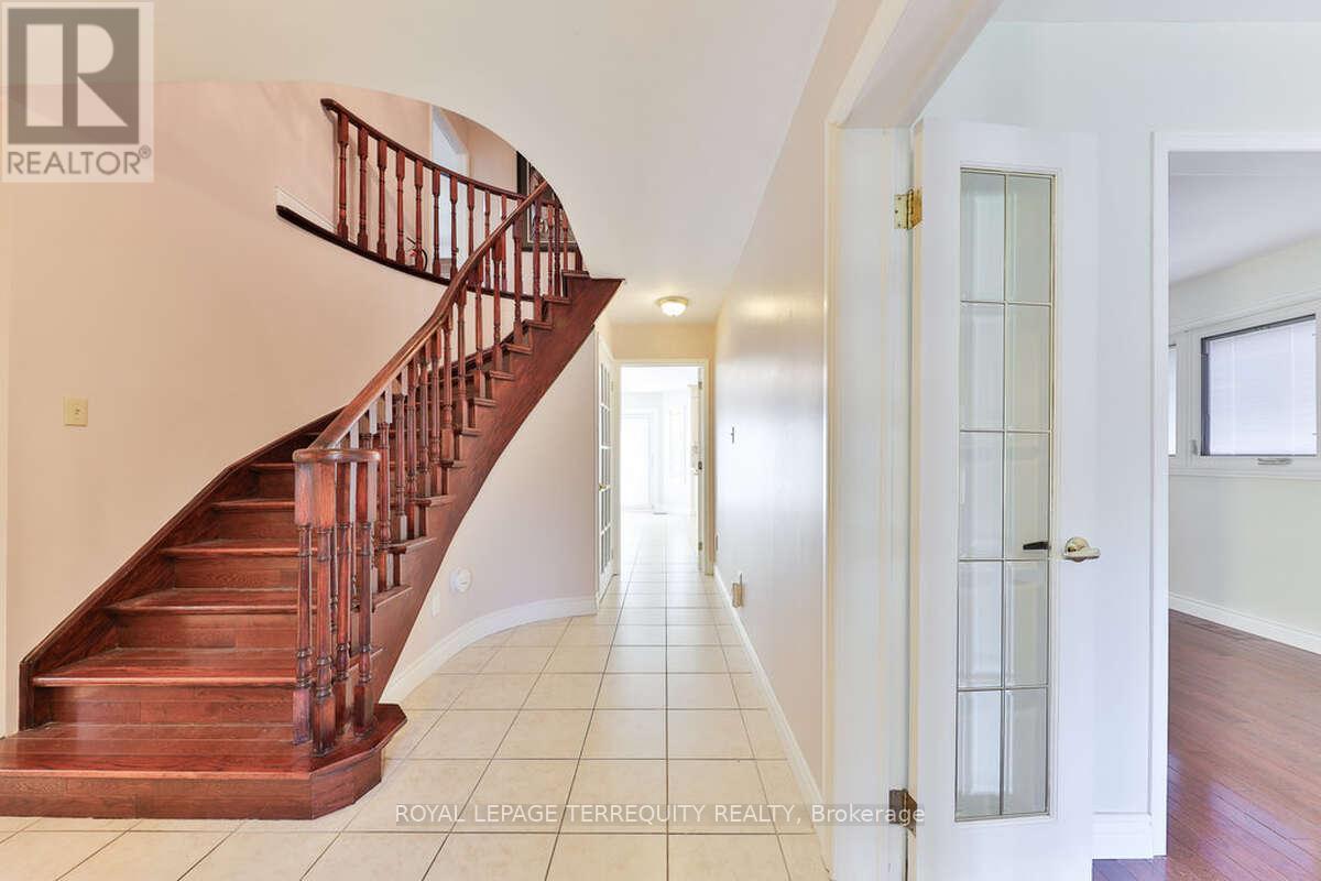 5275 Thornwood Drive, Mississauga, Ontario L4Z 3J3 - Photo 5 - W12608276