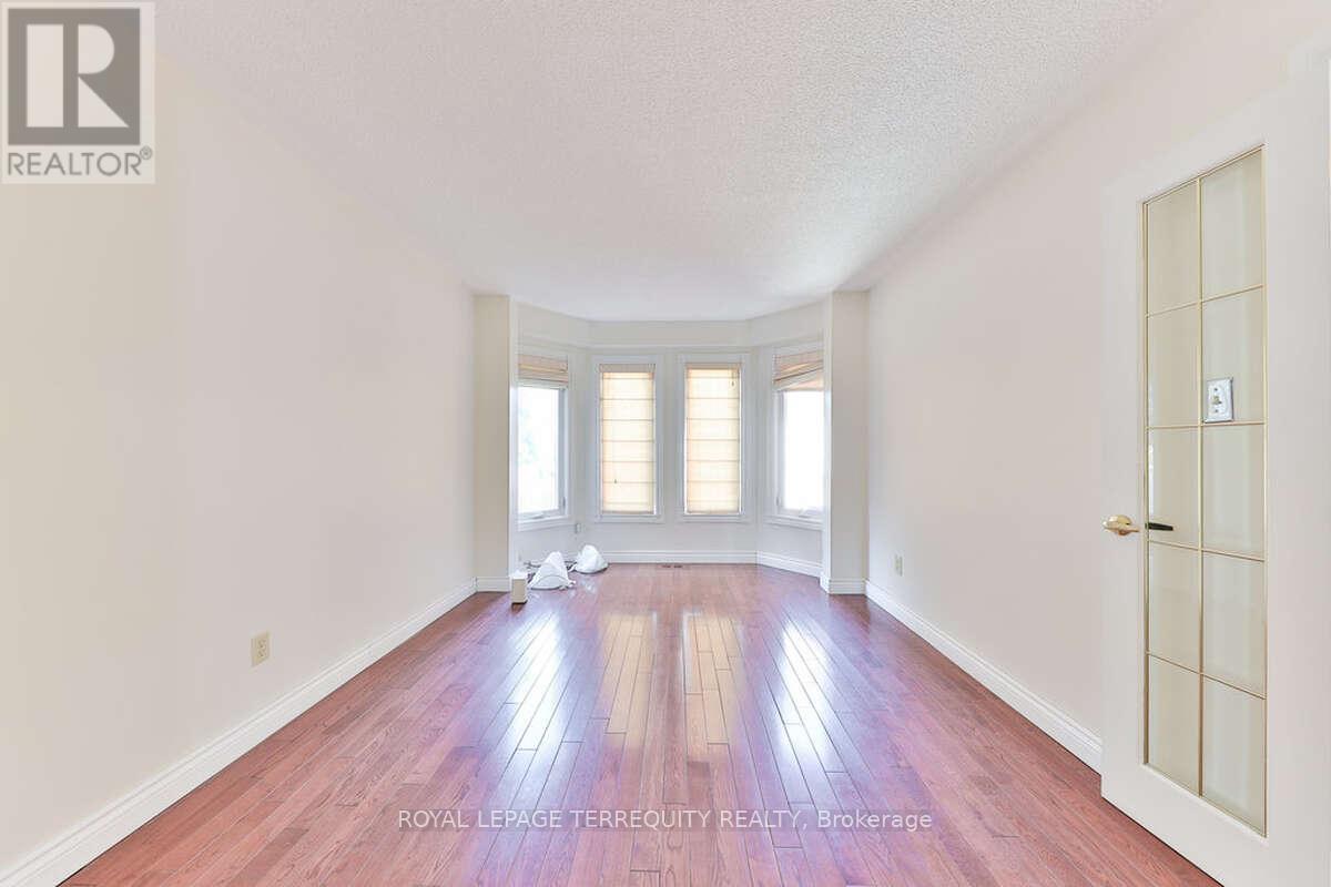 5275 Thornwood Drive, Mississauga, Ontario L4Z 3J3 - Photo 6 - W12608276