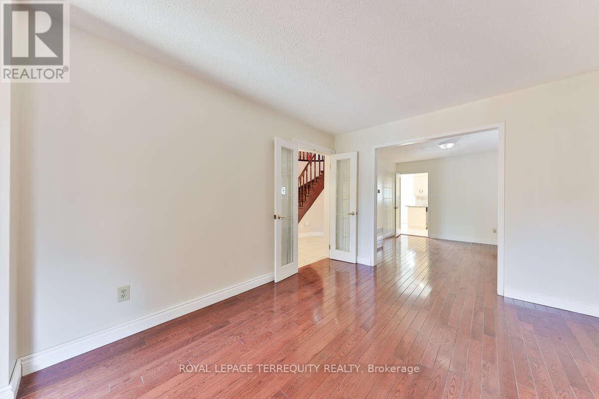 5275 Thornwood Drive, Mississauga, Ontario L4Z 3J3 - Photo 8 - W12608276