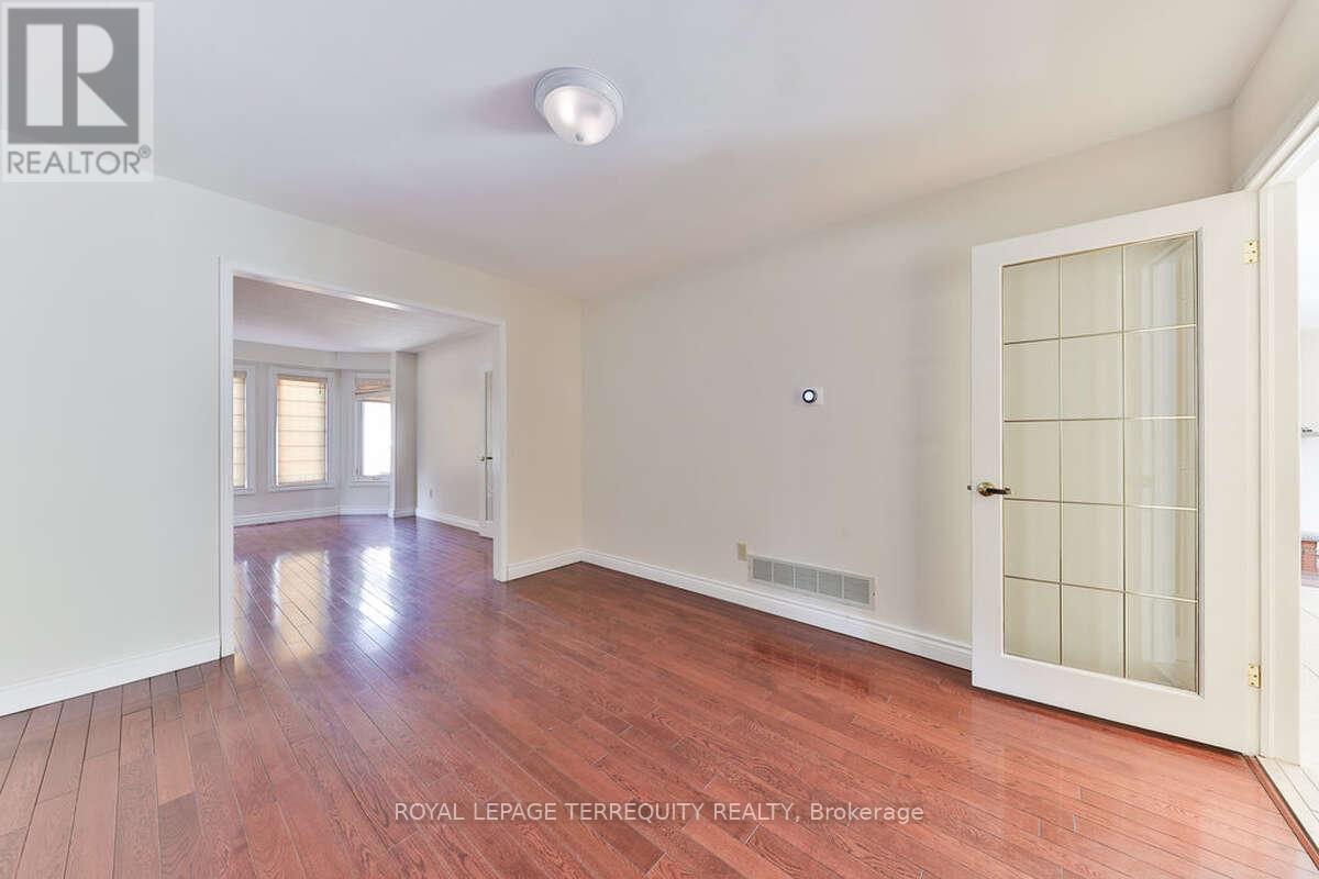 5275 Thornwood Drive, Mississauga, Ontario L4Z 3J3 - Photo 9 - W12608276