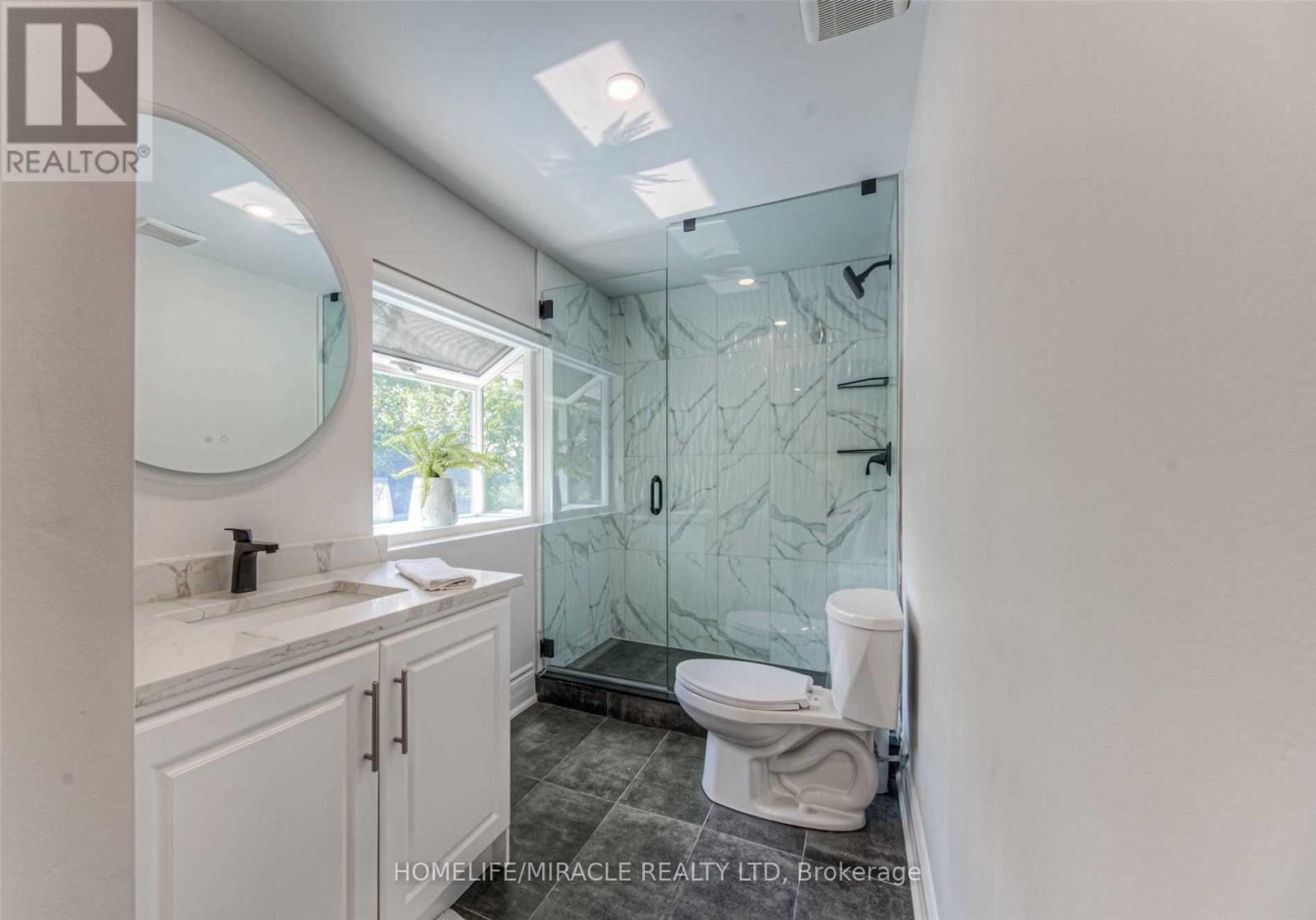 Upper - 209 Greenbrook Drive, Kitchener, Ontario N2M 4J9 - Photo 12 - X12608278