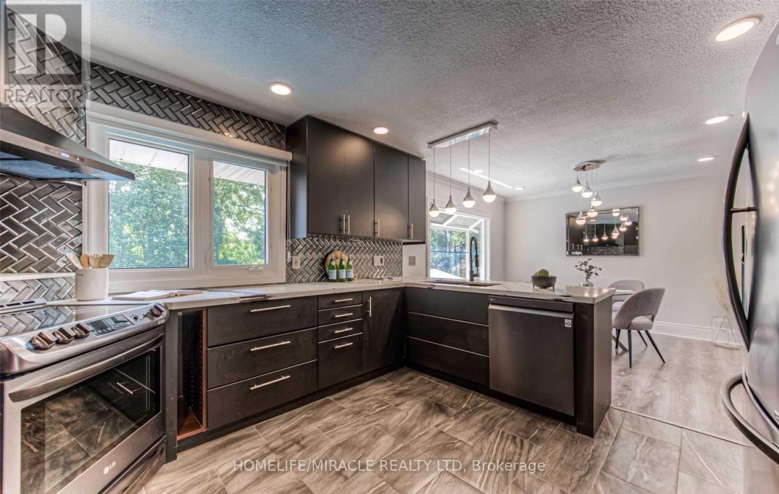 Upper - 209 Greenbrook Drive, Kitchener, Ontario N2M 4J9 - Photo 7 - X12608278