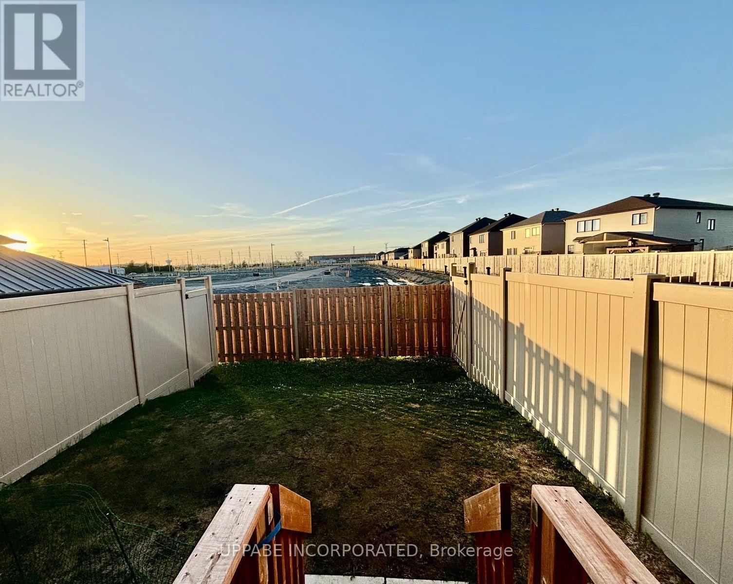 71 Damselfish Walk, Ottawa, Ontario  K4A 2N3 - Photo 12 - X12608306