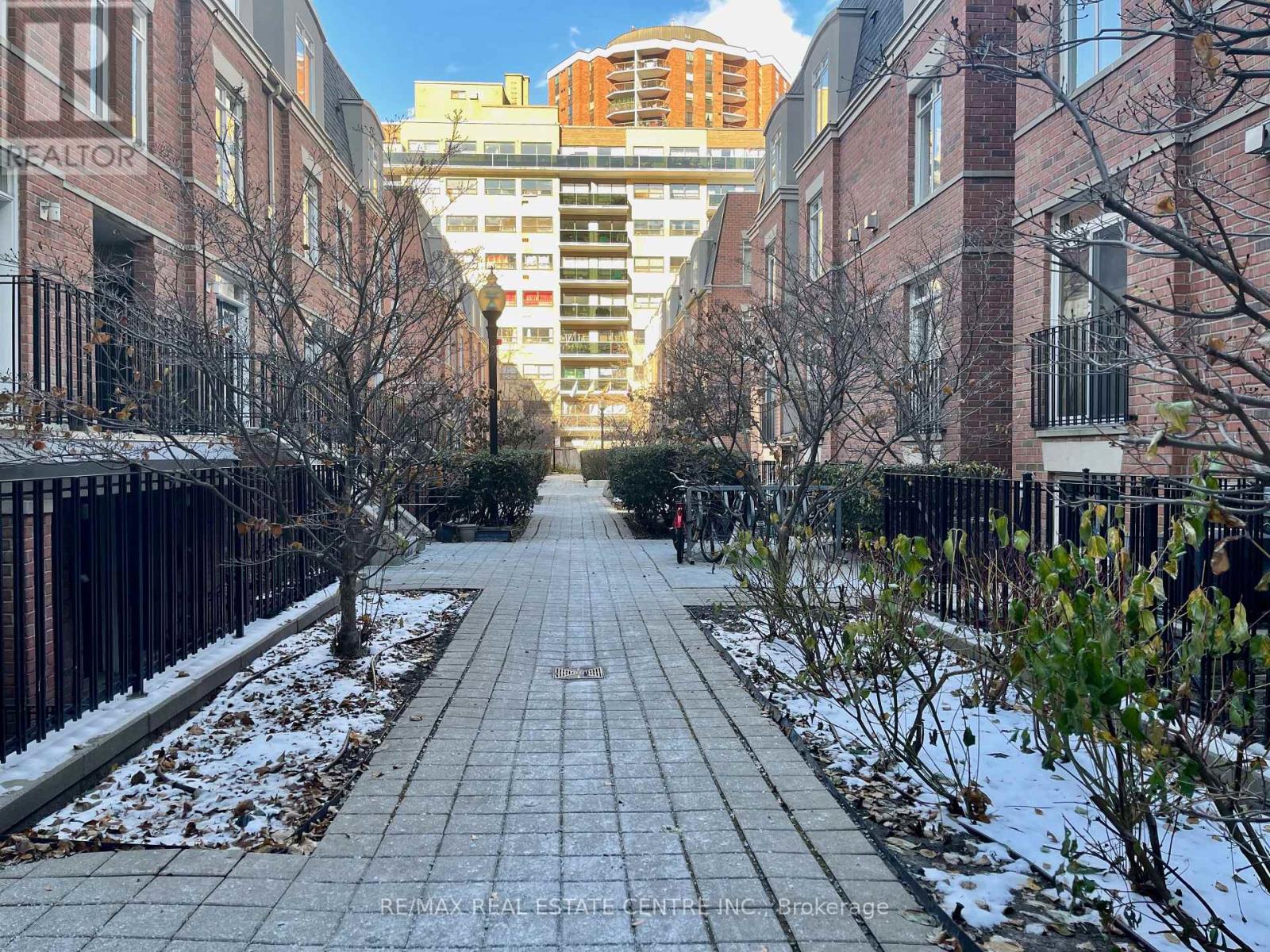 221 - 415 Jarvis Street, Toronto, Ontario  M4Y 3C1 - Photo 3 - C12608318