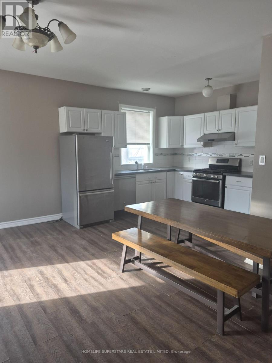 37 Main Street S, Newmarket, Ontario  L3Y 3Y3 - Photo 2 - N12608312