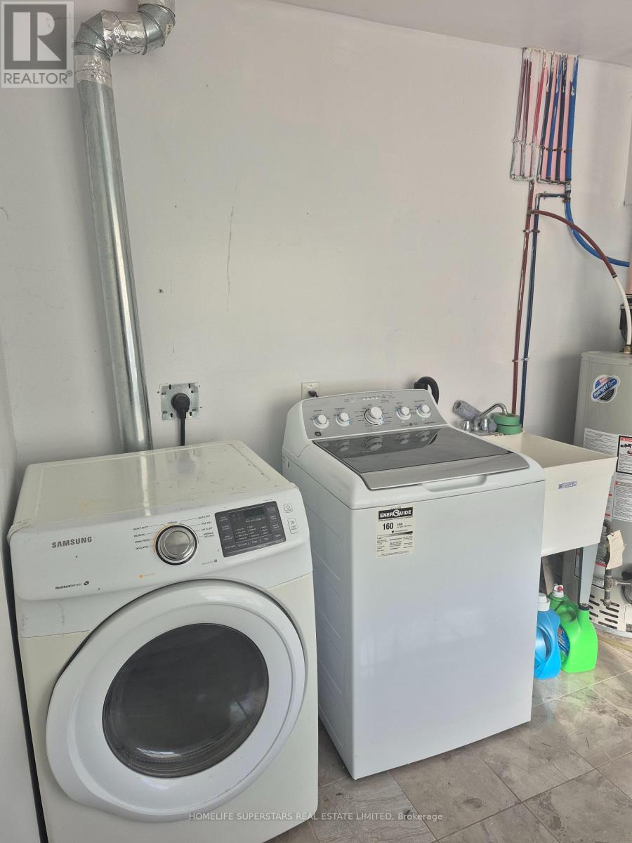 37 Main Street S, Newmarket, Ontario  L3Y 3Y3 - Photo 4 - N12608312