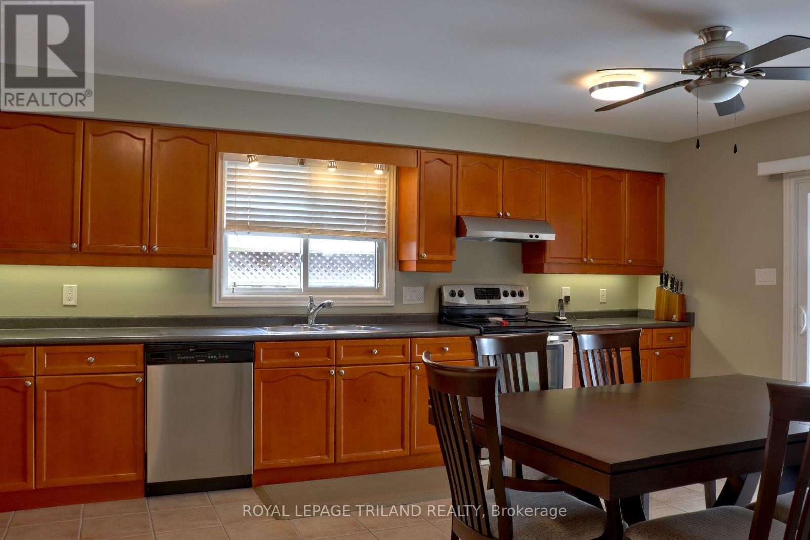 1363 Reardon Boulevard, London South, Ontario  N6M 1B4 - Photo 3 - X12608342