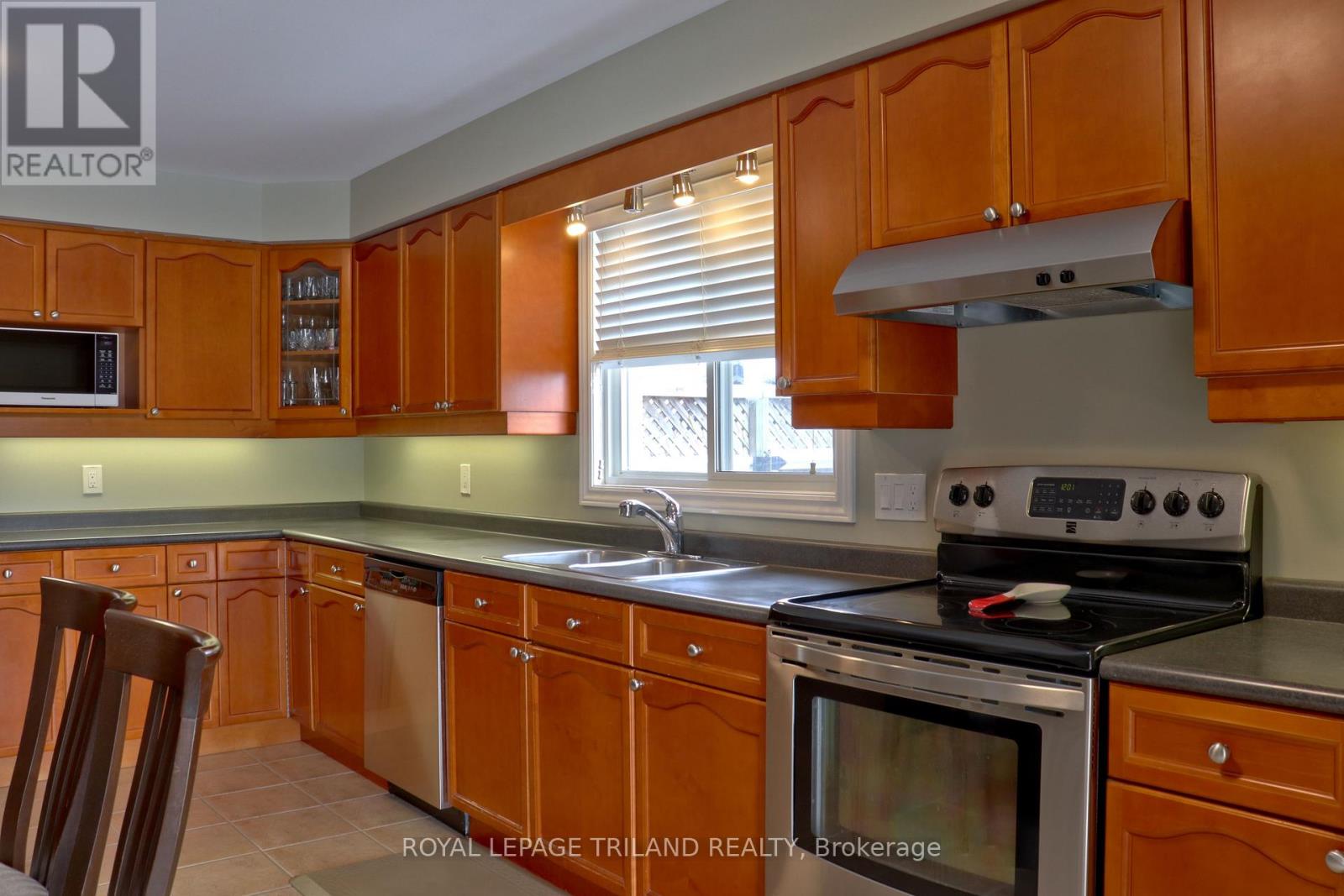 1363 Reardon Boulevard, London South, Ontario  N6M 1B4 - Photo 6 - X12608342