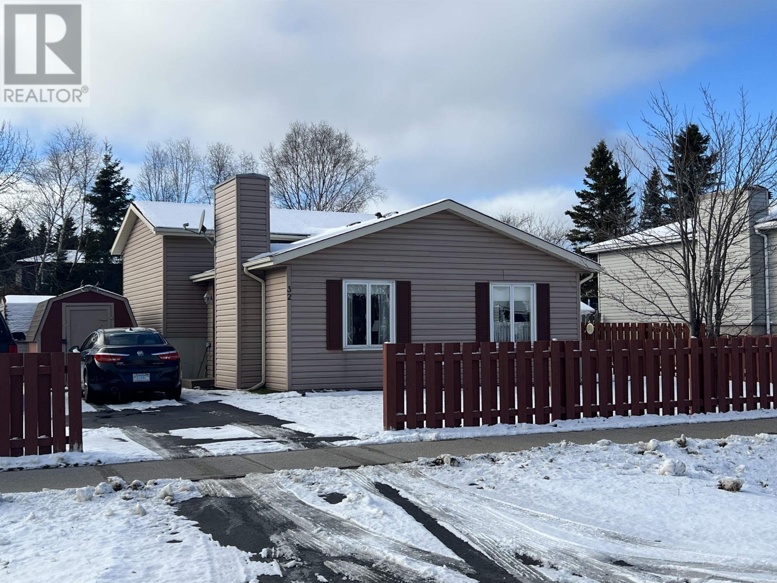 32 Hemlo Dr, Marathon, Ontario P0T 2E0 - Photo 1 - TB253449