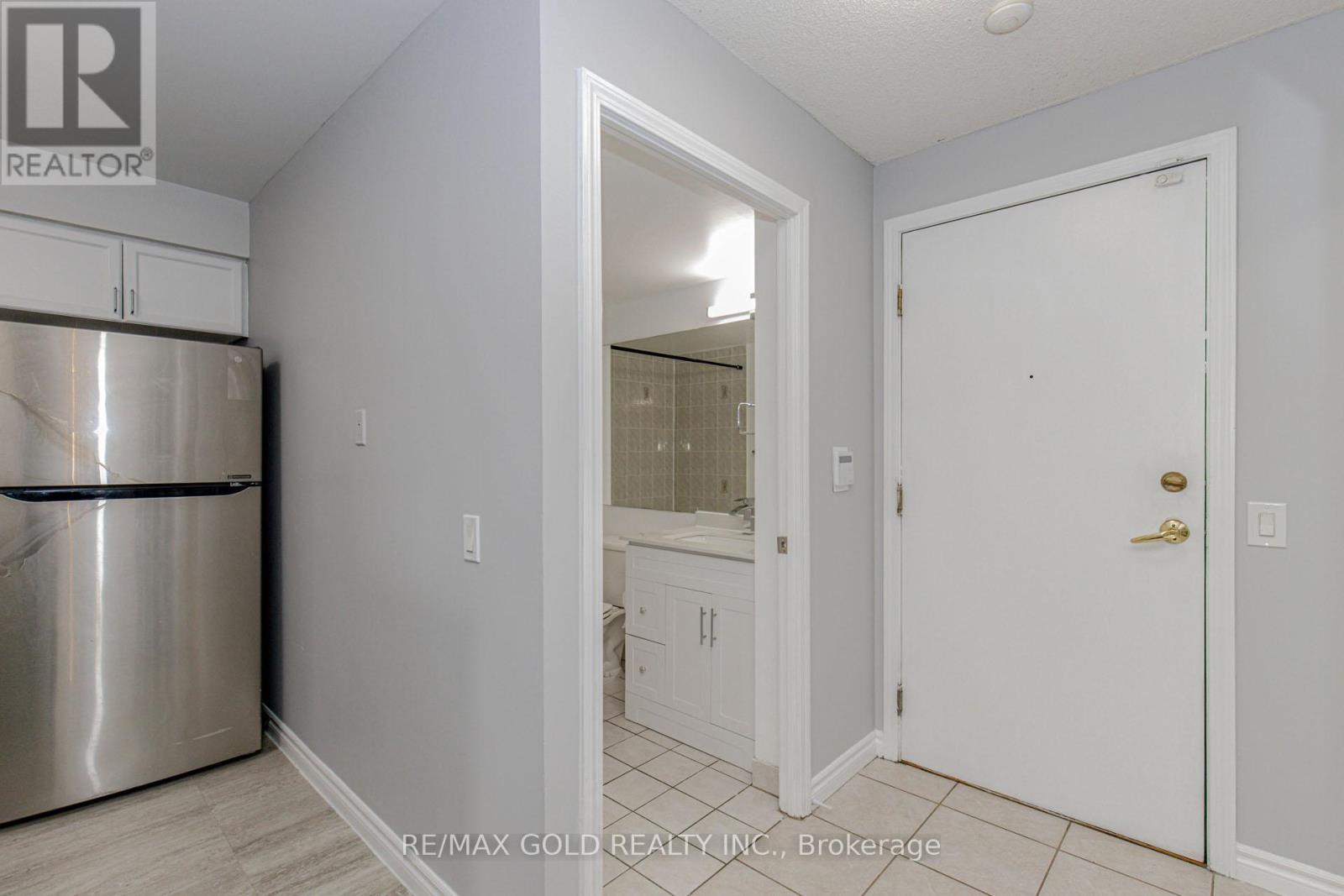 2119 - 25 Kingsbridge Garden, Mississauga, Ontario L5R 4B1 - Photo 10 - W12430332