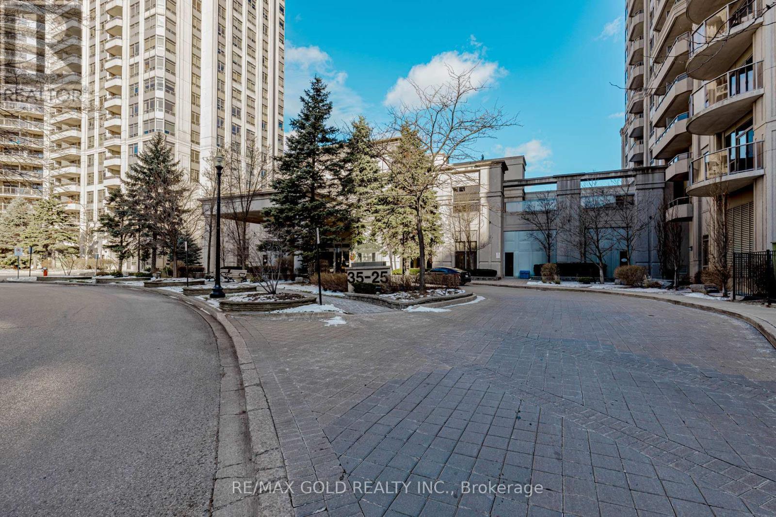 2119 - 25 Kingsbridge Garden, Mississauga, Ontario L5R 4B1 - Photo 2 - W12430332