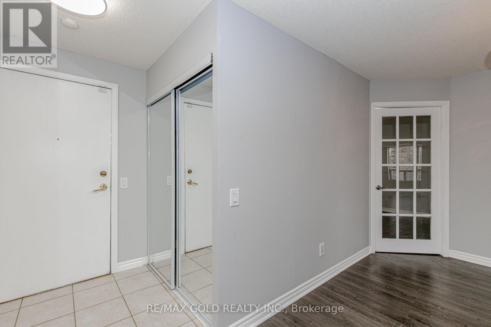 2119 - 25 Kingsbridge Garden, Mississauga, Ontario L5R 4B1 - Photo 11 - W12430332