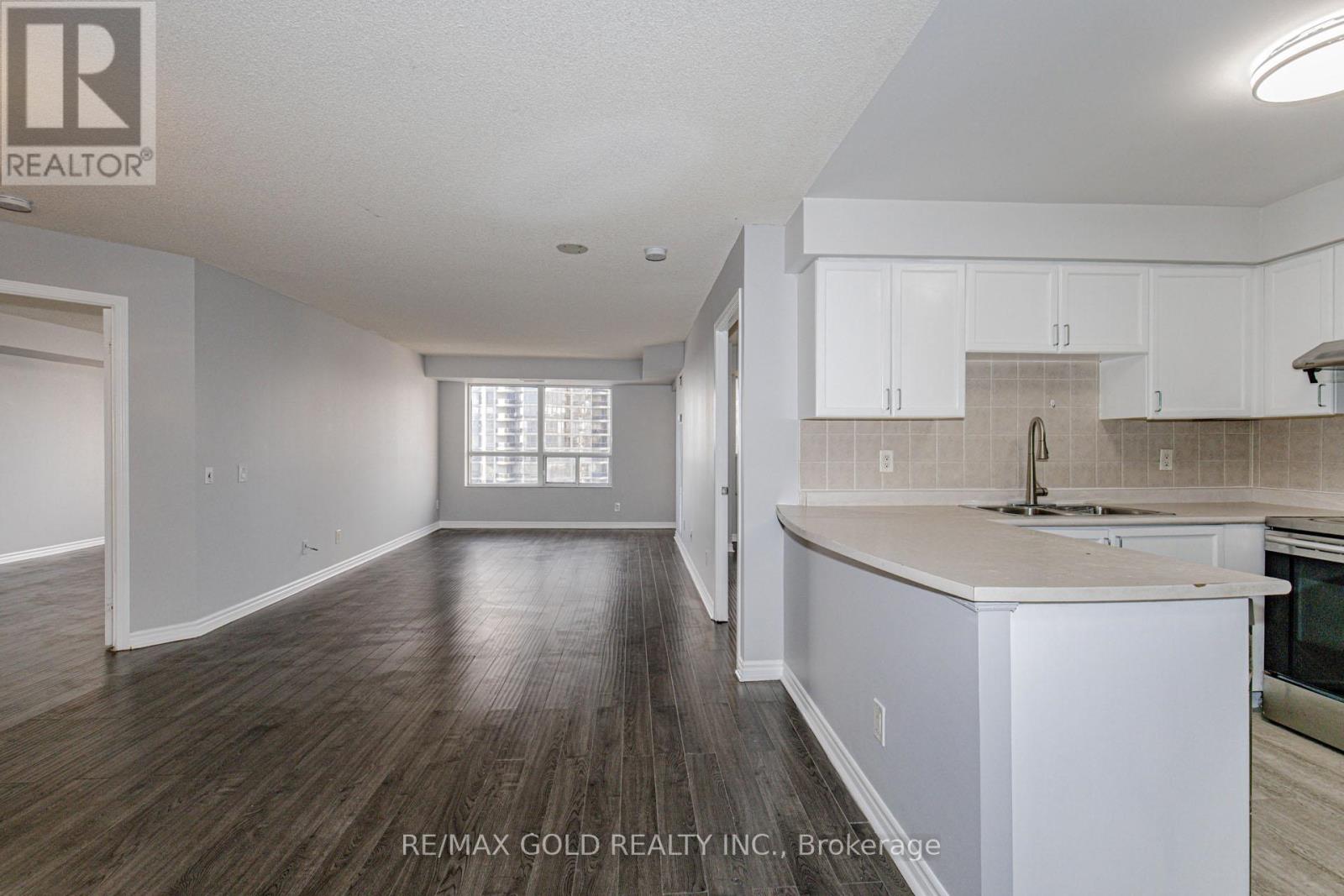 2119 - 25 Kingsbridge Garden, Mississauga, Ontario L5R 4B1 - Photo 12 - W12430332