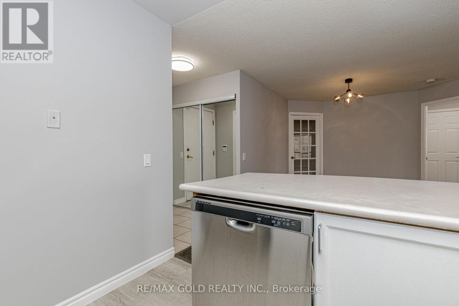 2119 - 25 Kingsbridge Garden, Mississauga, Ontario L5R 4B1 - Photo 25 - W12430332