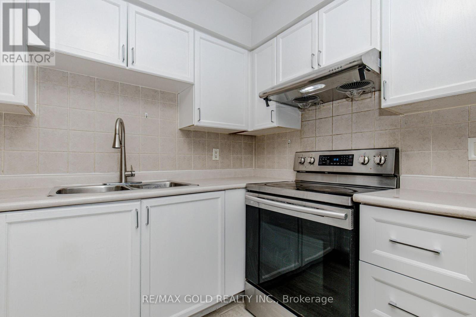 2119 - 25 Kingsbridge Garden, Mississauga, Ontario L5R 4B1 - Photo 24 - W12430332