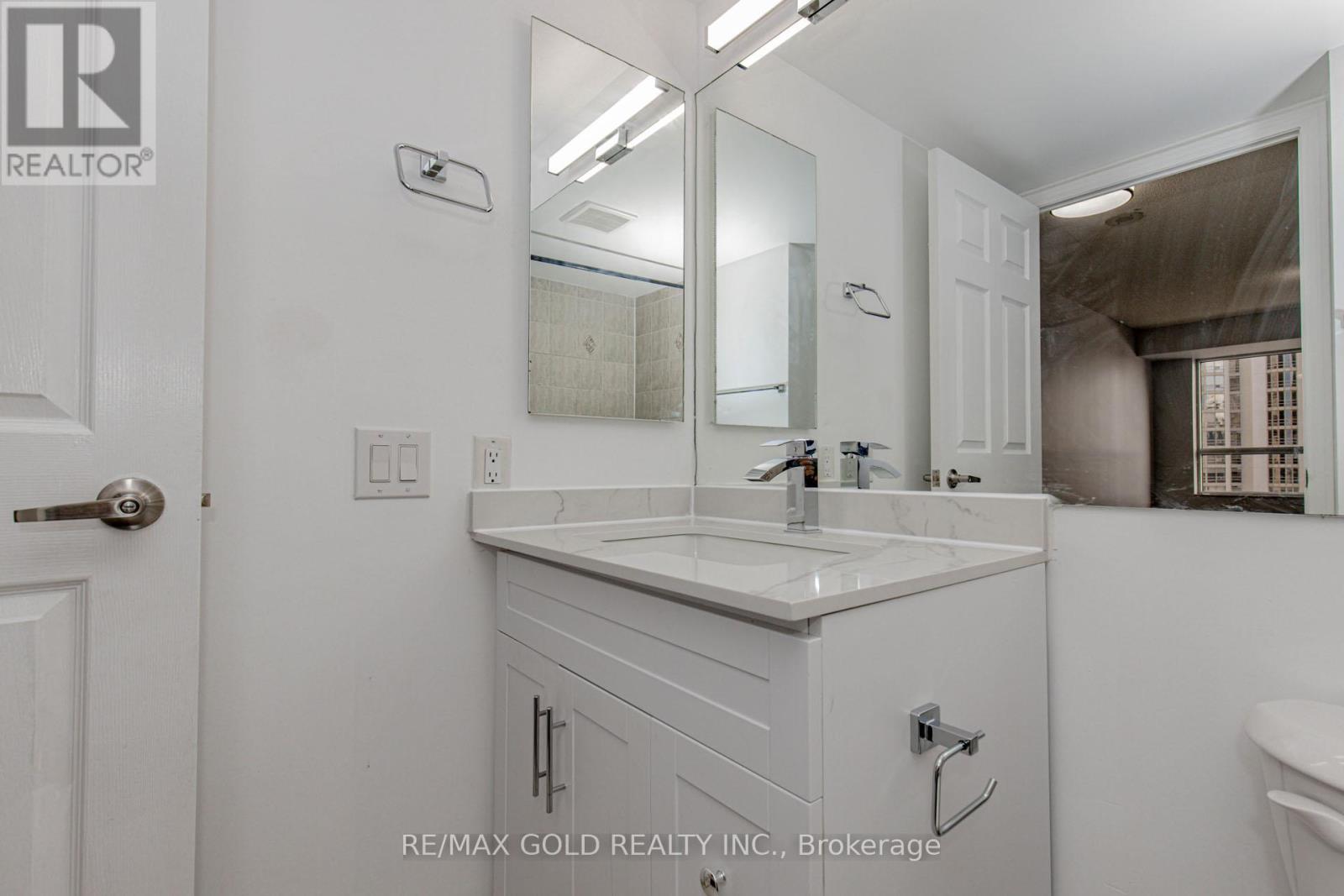 2119 - 25 Kingsbridge Garden, Mississauga, Ontario L5R 4B1 - Photo 34 - W12430332