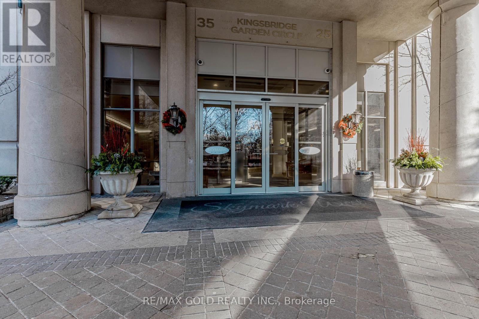 2119 - 25 Kingsbridge Garden, Mississauga, Ontario L5R 4B1 - Photo 4 - W12430332