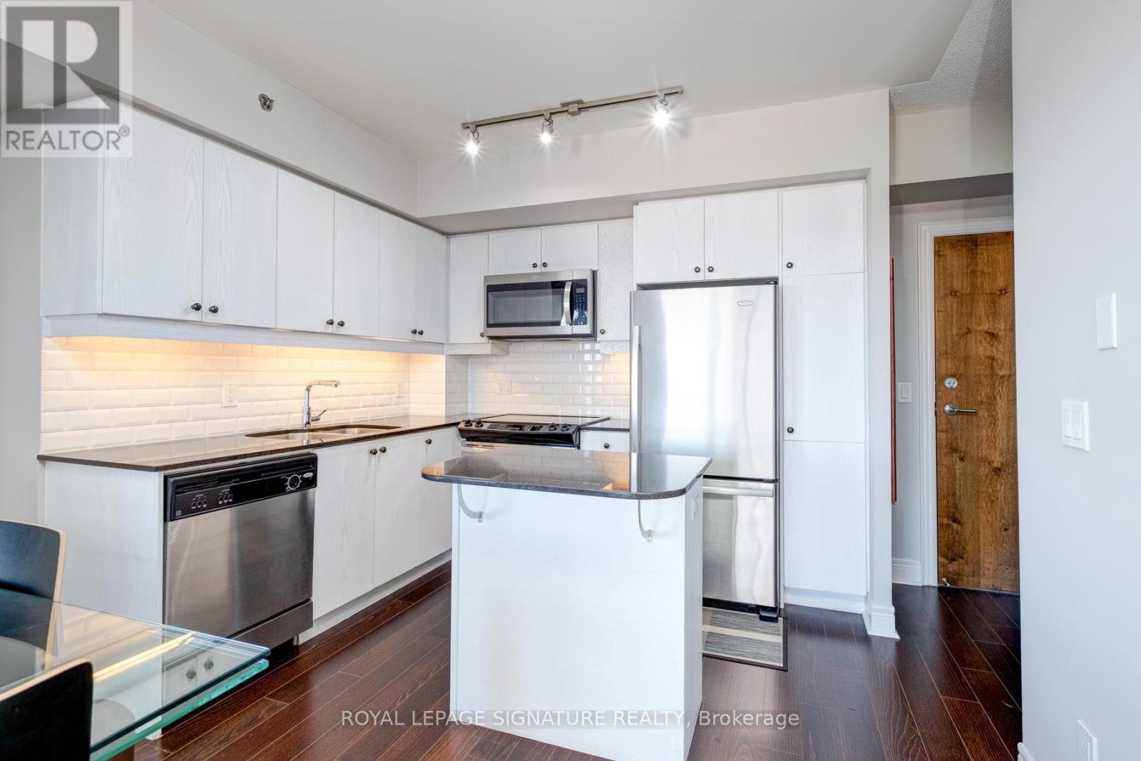 413 - 701 Sheppard Avenue W, Toronto, Ontario  M3H 0B2 - Photo 3 - C12608326