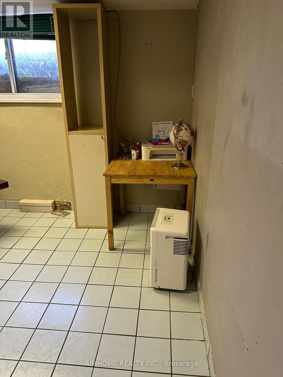 46 Elm Grove Avenue S, Richmond Hill, Ontario  L4E 2V3 - Photo 11 - N12608356