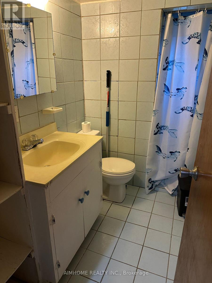 46 Elm Grove Avenue S, Richmond Hill, Ontario  L4E 2V3 - Photo 6 - N12608356