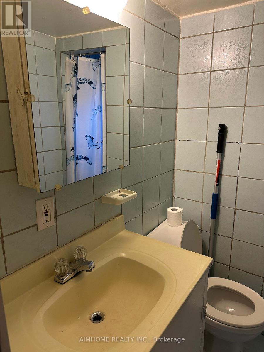 46 Elm Grove Avenue S, Richmond Hill, Ontario  L4E 2V3 - Photo 9 - N12608356