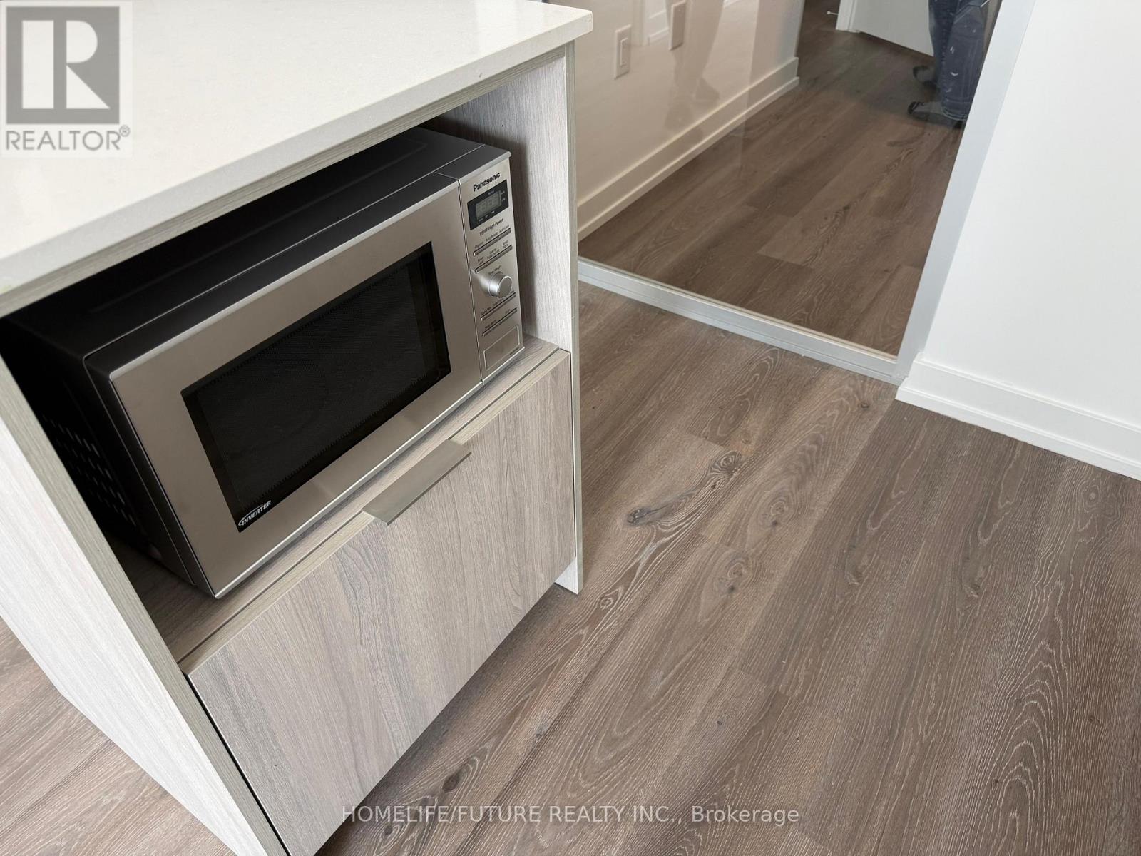 211 - 395 Square One Drive, Mississauga, Ontario L5B 0P6 - Photo 10 - W12608328