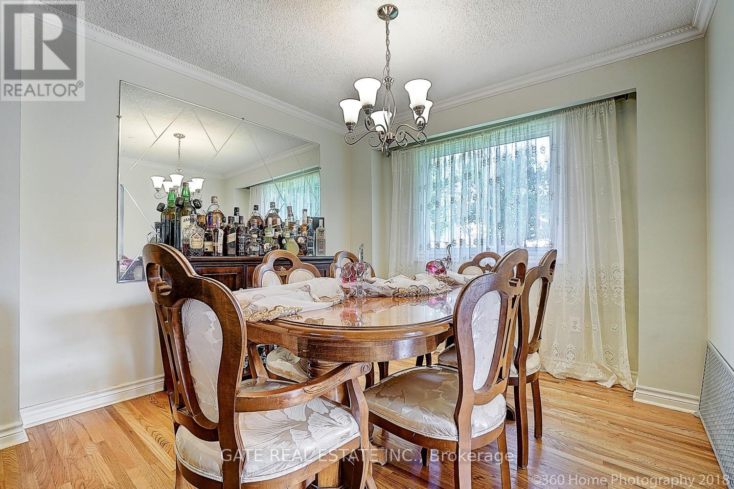 16 Massey Street, Brampton, Ontario L6S 2W1 - Photo 11 - W12608340