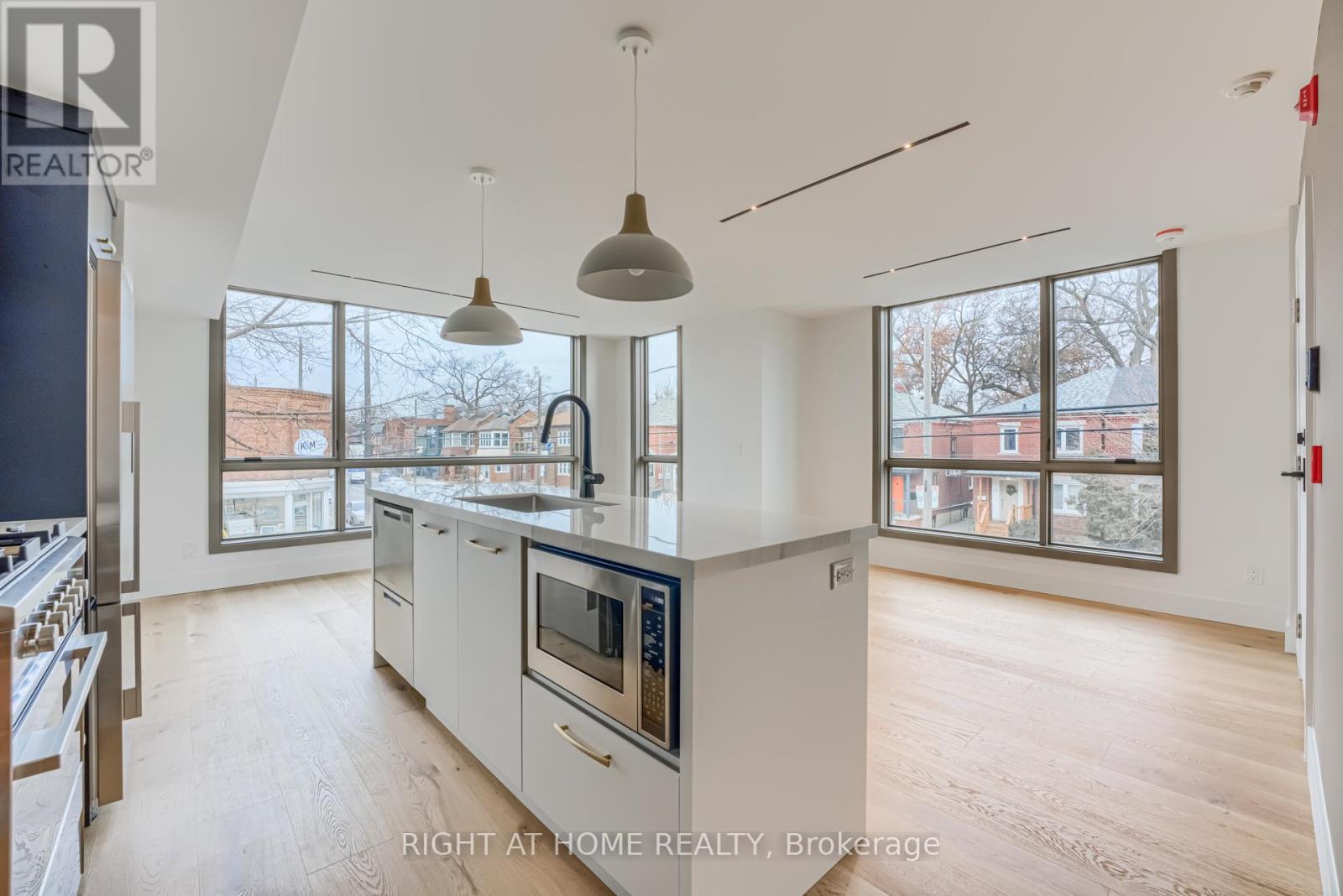 218 Jane Street, Toronto, Ontario M6S 3Y9 - Photo 11 - W12608346