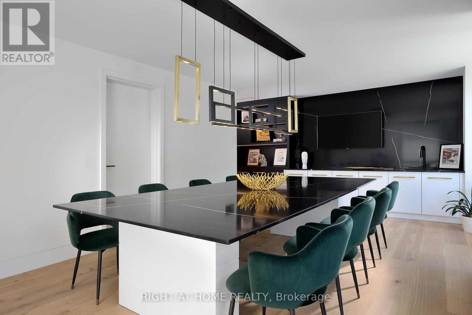 218 Jane Street, Toronto, Ontario M6S 3Y9 - Photo 18 - W12608346