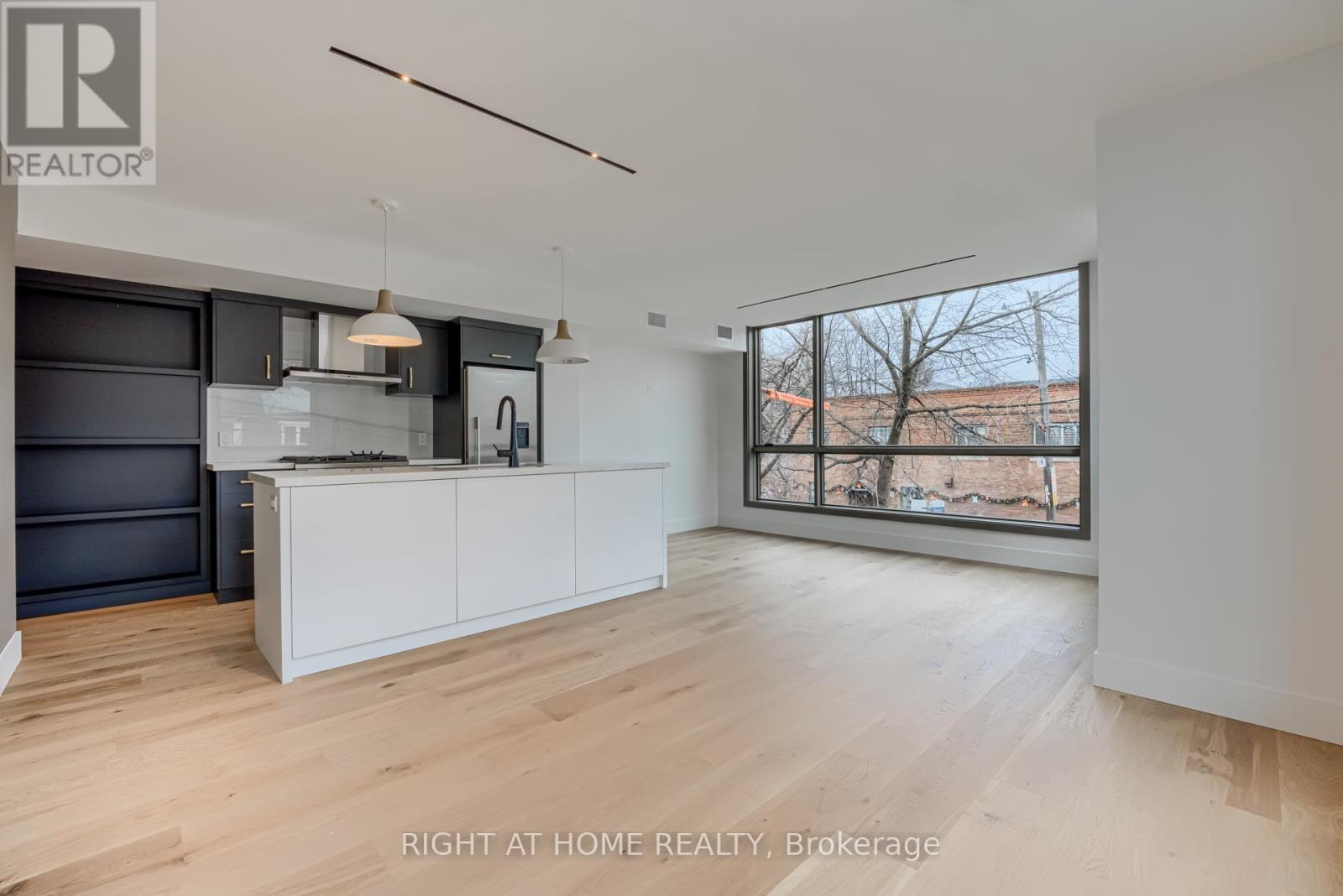 218 Jane Street, Toronto, Ontario M6S 3Y9 - Photo 9 - W12608346