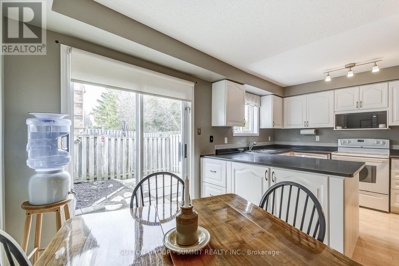 10 - 1425 Abbeywood Drive, Oakville, Ontario L6M 3R3 - Photo 18 - W12608352