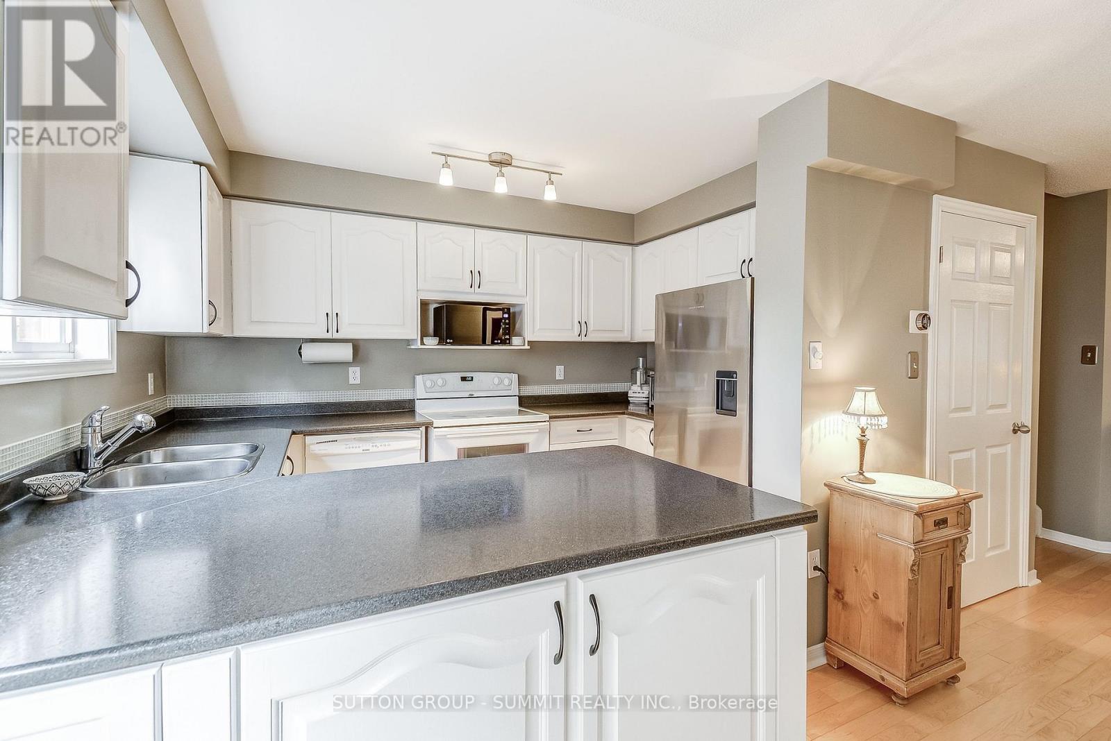 10 - 1425 Abbeywood Drive, Oakville, Ontario L6M 3R3 - Photo 20 - W12608352