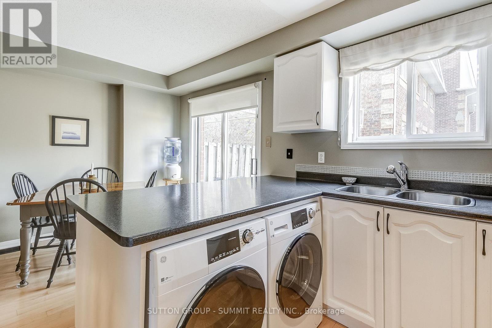 10 - 1425 Abbeywood Drive, Oakville, Ontario L6M 3R3 - Photo 23 - W12608352