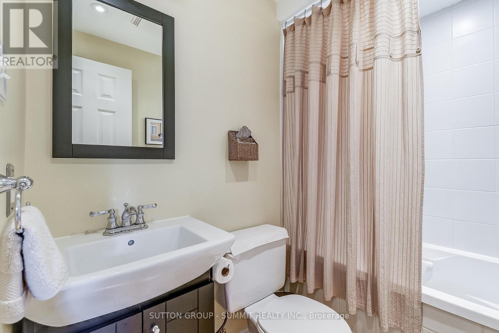 10 - 1425 Abbeywood Drive, Oakville, Ontario L6M 3R3 - Photo 32 - W12608352