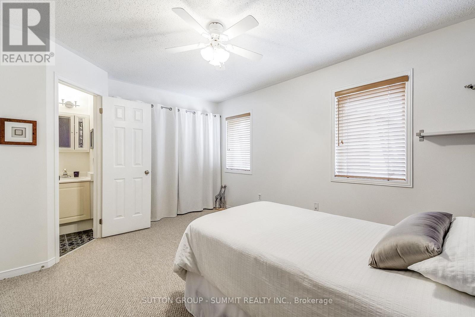 10 - 1425 Abbeywood Drive, Oakville, Ontario L6M 3R3 - Photo 33 - W12608352