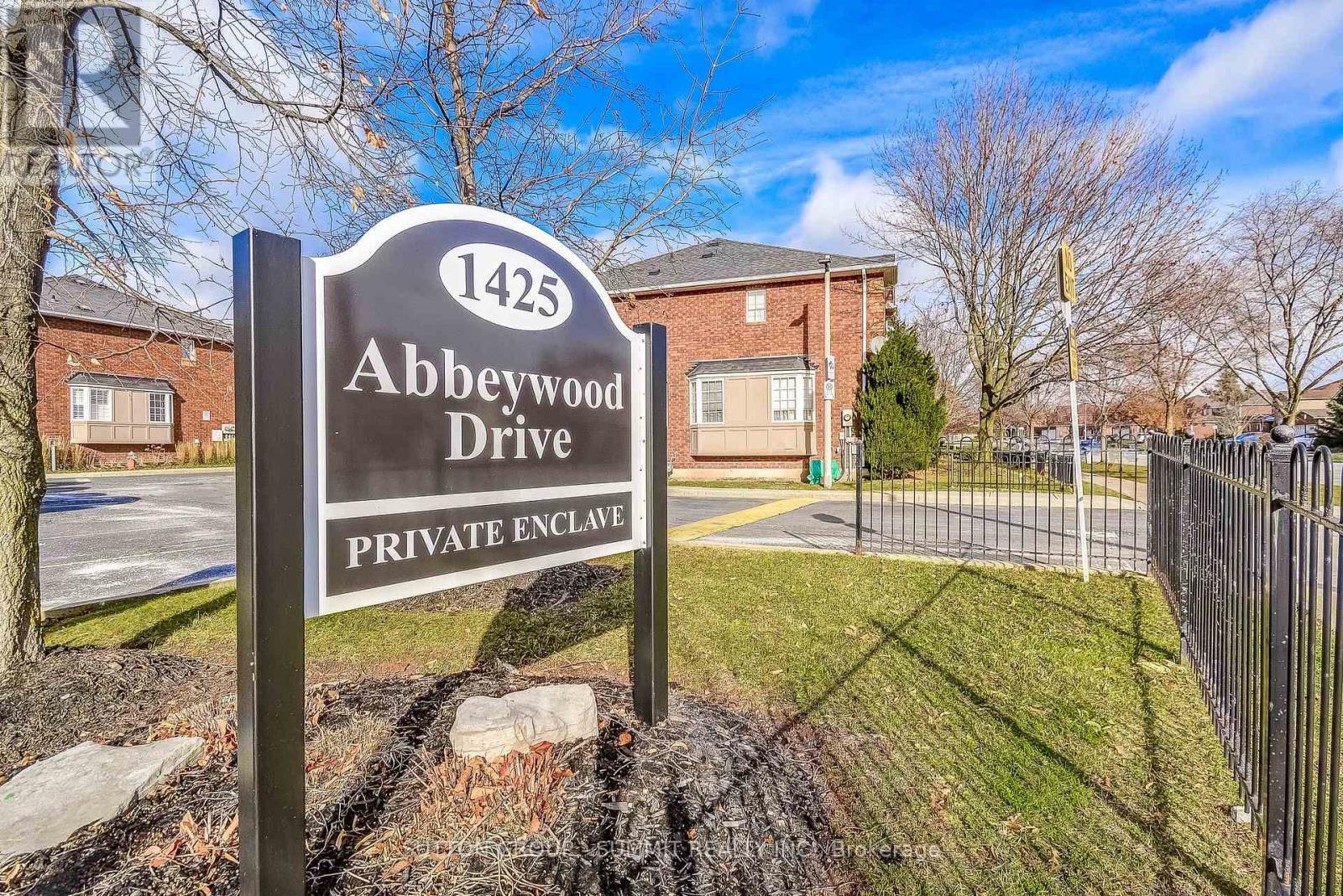 10 - 1425 Abbeywood Drive, Oakville, Ontario L6M 3R3 - Photo 44 - W12608352