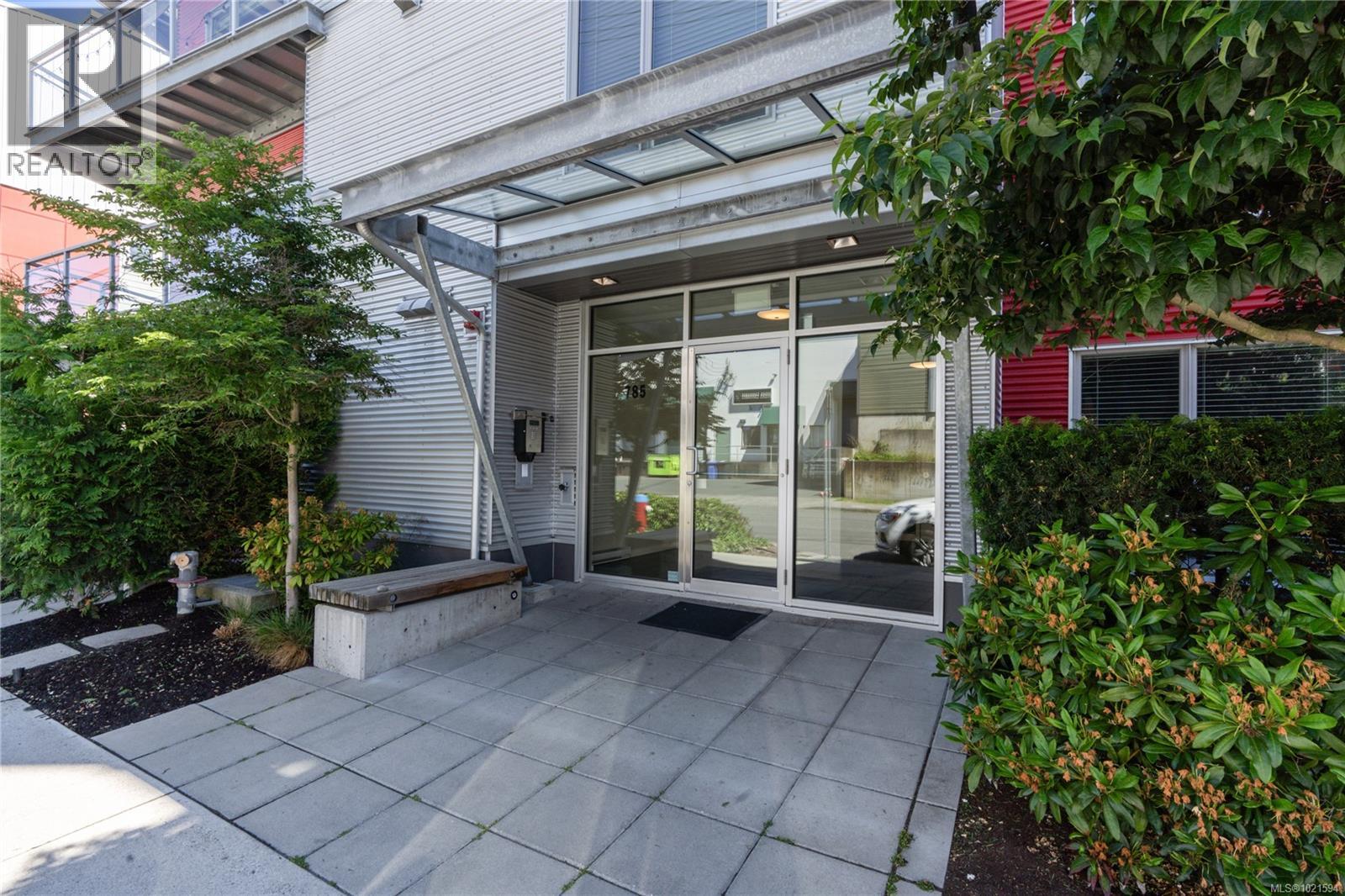 211 785 Tyee Rd, Victoria, British Columbia  V9A 0G2 - Photo 3 - 1021594