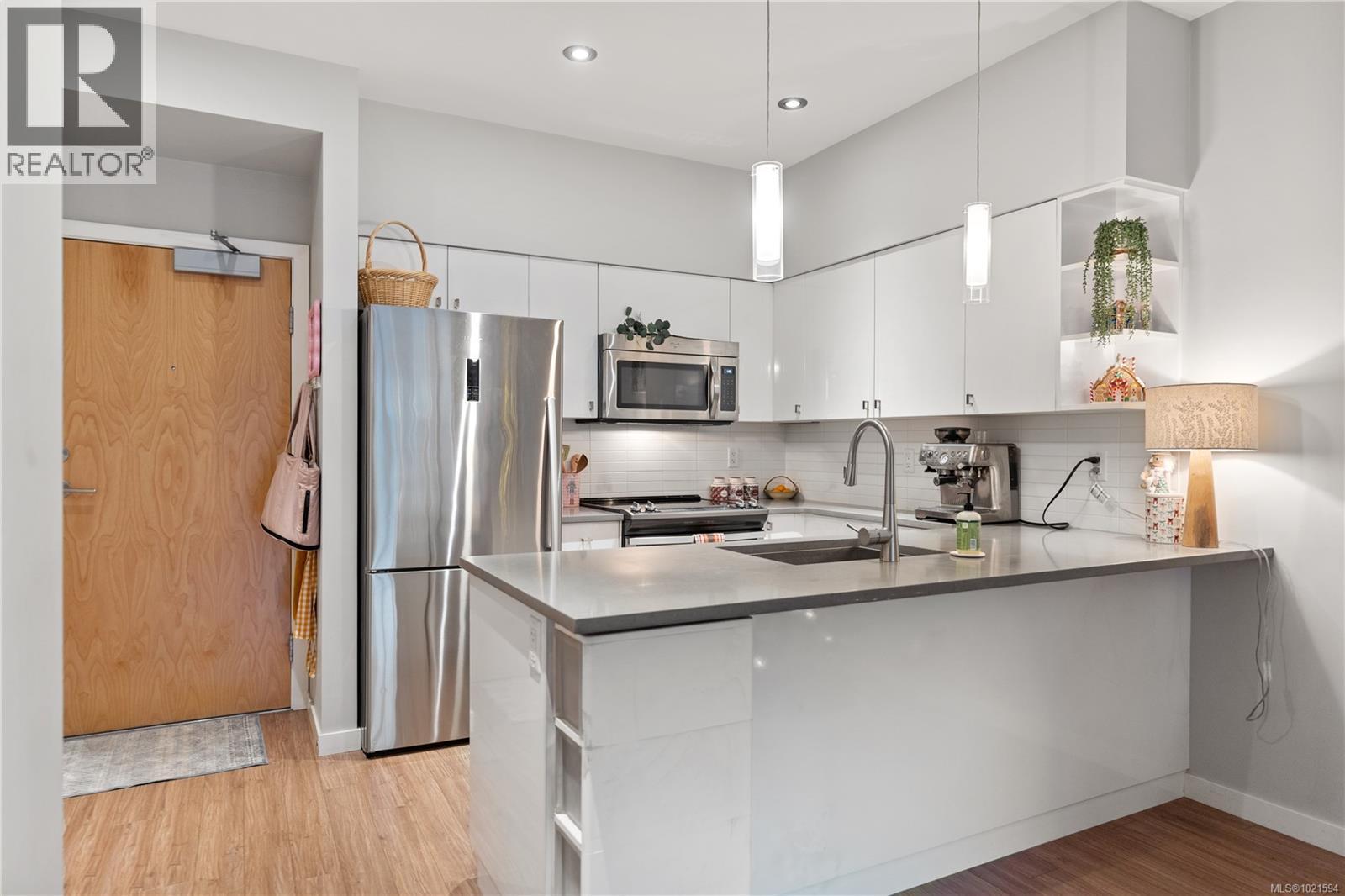 211 785 Tyee Rd, Victoria, British Columbia  V9A 0G2 - Photo 10 - 1021594